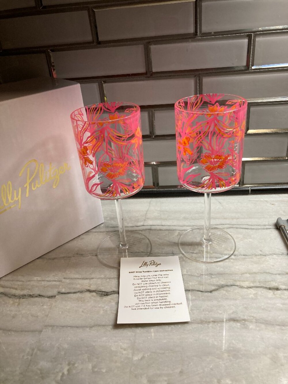 LILLY PULITZER ACRYLIC WINE GLASS SET --NEW